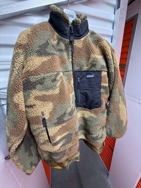 Patagonia Camouflage Sherpa Pullover in Green and Tan with Black Pocket